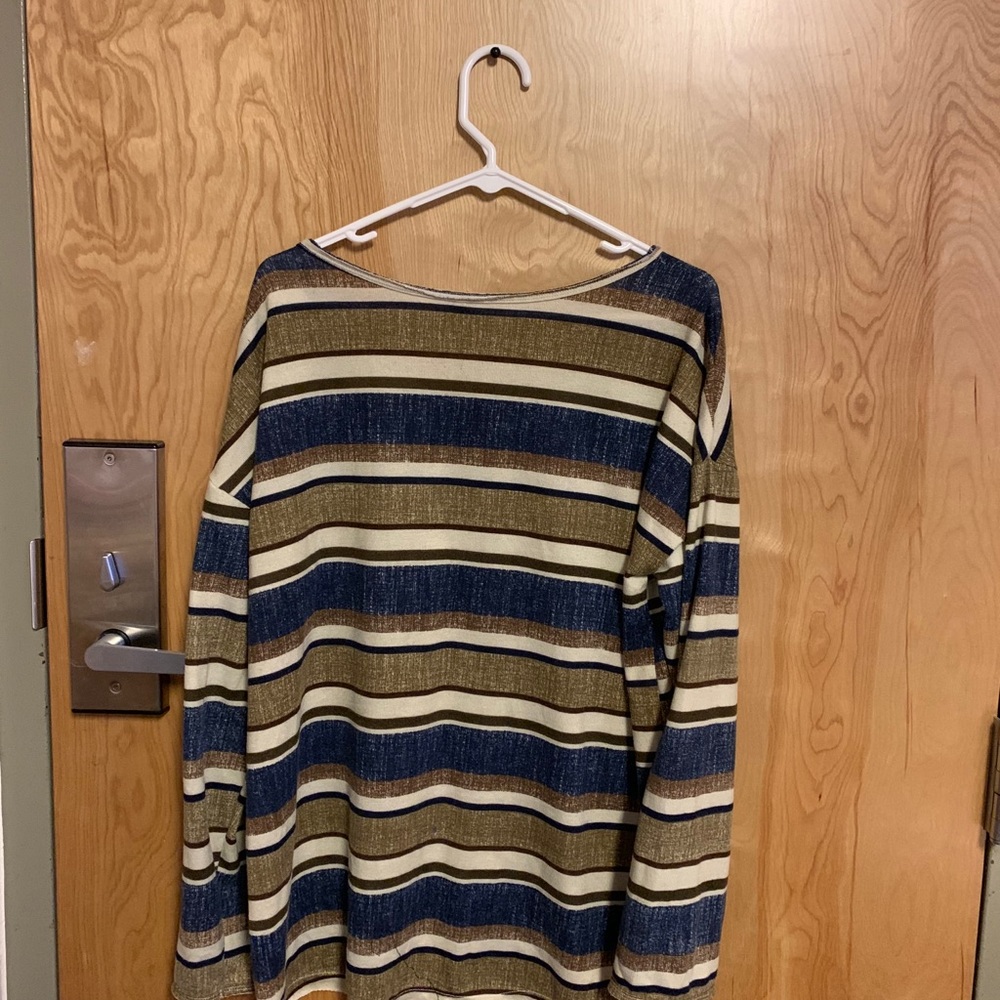Button up - Picture 3 of 3